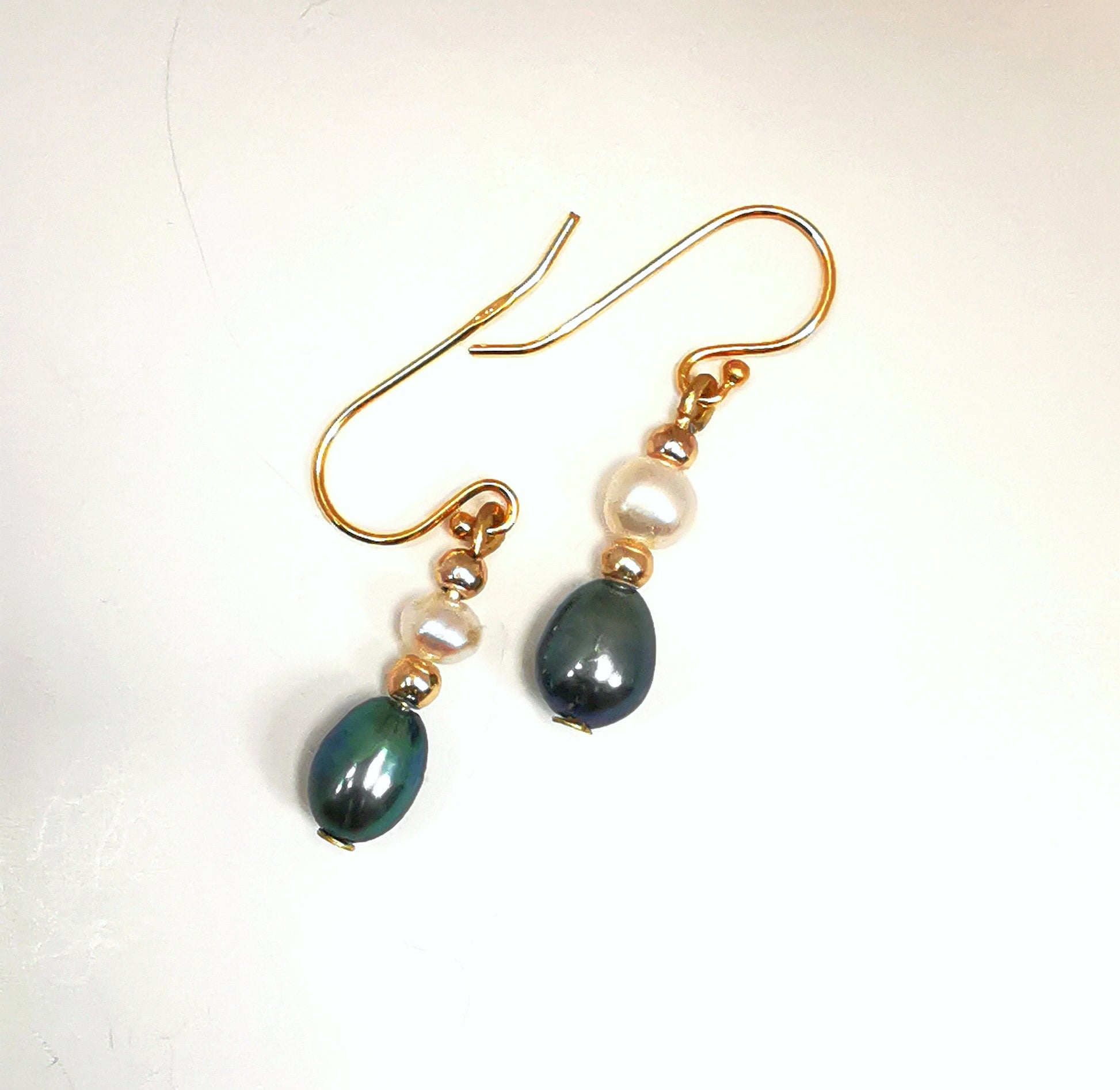 Boucles d'oreilles Or Blanc 375/1000 Balancier de perles noires Perle